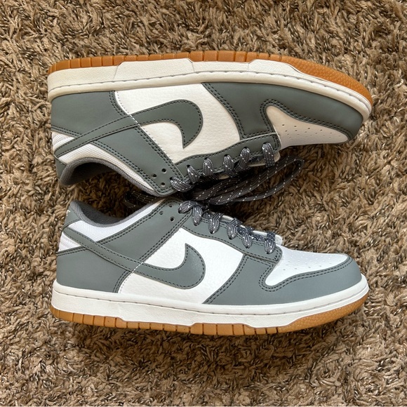 Nike Dunk Low - Picture 8 of 10